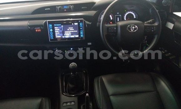 Sayi Na hannu Toyota Hilux Silver Mota in Maseru a Maseru Sayi Na hannu Toyota Hilux Silver Mota in Maseru a Maseru