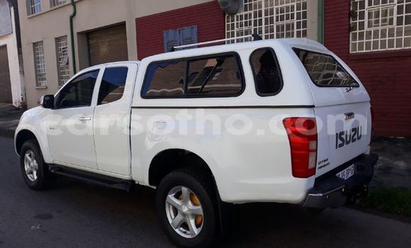 Buy Used Isuzu KB White Car in Maputsoe in Leribe Buy Used Isuzu KB White Car in Maputsoe in Leribe