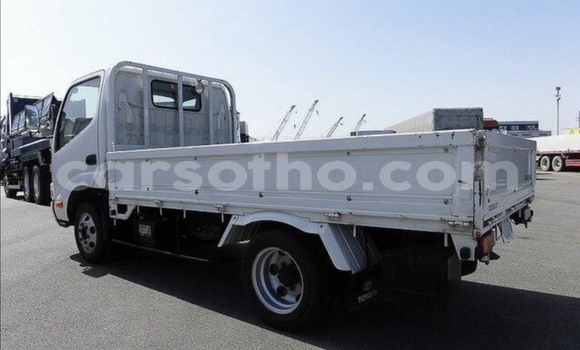 Sayi Na hannu Toyota Dyna White Babbar mota in Import - Dubai a Maseru Sayi Na hannu Toyota Dyna White Babbar mota in Import - Dubai a Maseru