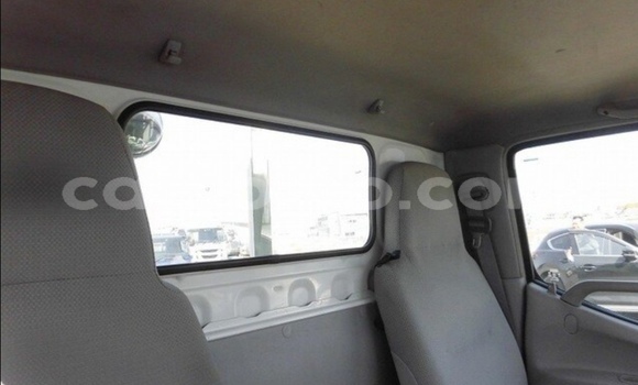 Sayi Na hannu Toyota Dyna White Babbar mota in Import - Dubai a Maseru Sayi Na hannu Toyota Dyna White Babbar mota in Import - Dubai a Maseru