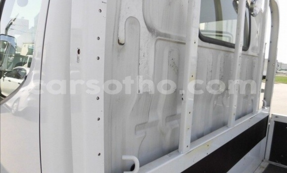 Sayi Na hannu Toyota Dyna White Babbar mota in Import - Dubai a Maseru Sayi Na hannu Toyota Dyna White Babbar mota in Import - Dubai a Maseru