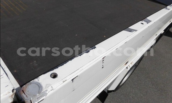 Sayi Na hannu Toyota Dyna White Babbar mota in Import - Dubai a Maseru Sayi Na hannu Toyota Dyna White Babbar mota in Import - Dubai a Maseru