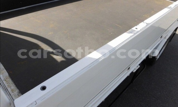 Sayi Na hannu Toyota Dyna White Babbar mota in Import - Dubai a Maseru Sayi Na hannu Toyota Dyna White Babbar mota in Import - Dubai a Maseru