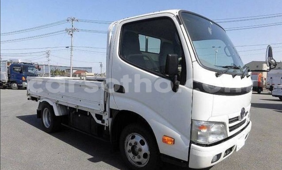 Sayi Na hannu Toyota Dyna White Babbar mota in Import - Dubai a Maseru Sayi Na hannu Toyota Dyna White Babbar mota in Import - Dubai a Maseru