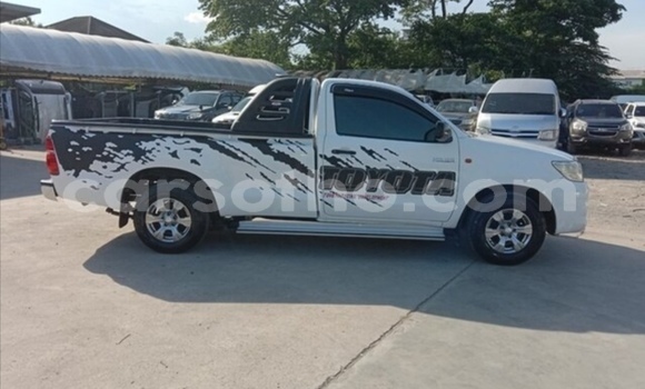 Acheter Occasion Voiture Toyota Hilux Blanc à Butha–Buthe, Thaba-Tseka Acheter Occasion Voiture Toyota Hilux Blanc à Butha–Buthe, Thaba-Tseka