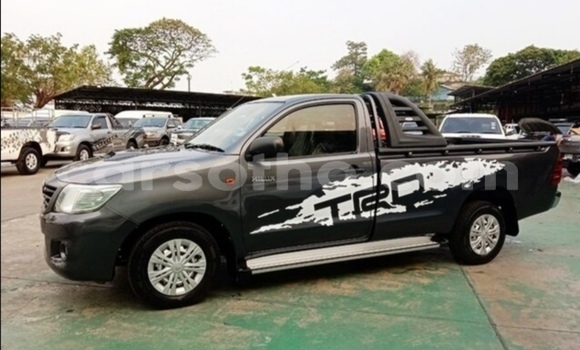 Acheter Occasion Voiture Toyota Hilux Noir à Import - Dubai, Maseru Acheter Occasion Voiture Toyota Hilux Noir à Import - Dubai, Maseru