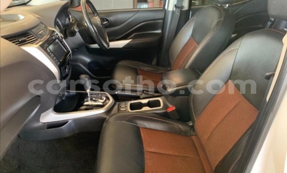 Sayi Na hannu Nissan Navara White Mota in Butha–Buthe a Thaba-Tseka Sayi Na hannu Nissan Navara White Mota in Butha–Buthe a Thaba-Tseka