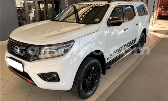 Sayi Na hannu Nissan Navara White Mota in Butha–Buthe a Thaba-Tseka Sayi Na hannu Nissan Navara White Mota in Butha–Buthe a Thaba-Tseka