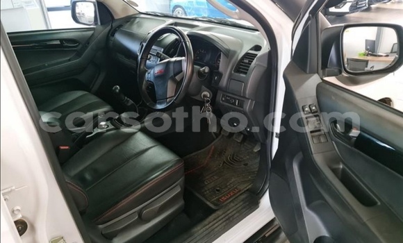 Sayi Na hannu Isuzu D–MAX White Mota in Butha–Buthe a Thaba-Tseka Sayi Na hannu Isuzu D–MAX White Mota in Butha–Buthe a Thaba-Tseka