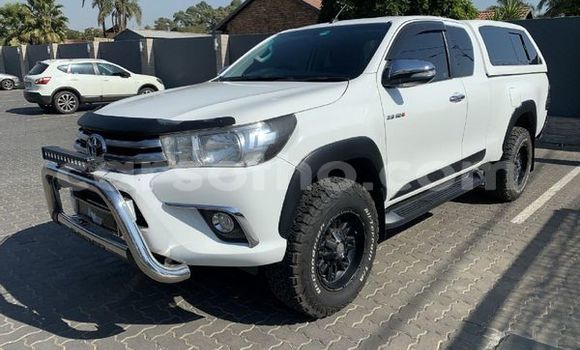 Sayi Na hannu Toyota Hilux White Mota in Maputsoe a Leribe Sayi Na hannu Toyota Hilux White Mota in Maputsoe a Leribe