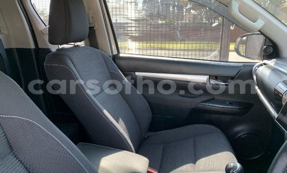 Sayi Na hannu Toyota Hilux White Mota in Maputsoe a Leribe Sayi Na hannu Toyota Hilux White Mota in Maputsoe a Leribe