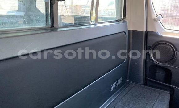 Sayi Na hannu Toyota Hilux White Mota in Maputsoe a Leribe Sayi Na hannu Toyota Hilux White Mota in Maputsoe a Leribe