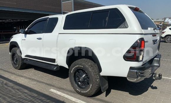 Sayi Na hannu Toyota Hilux White Mota in Maputsoe a Leribe Sayi Na hannu Toyota Hilux White Mota in Maputsoe a Leribe