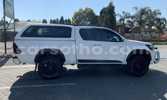Sayi Na hannu Toyota Hilux White Mota in Maputsoe a Leribe Sayi Na hannu Toyota Hilux White Mota in Maputsoe a Leribe