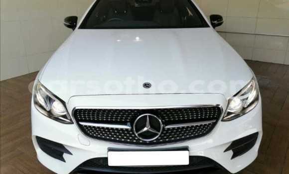 Sayi Na hannu Mercedes-Benz E–Class White Mota in Butha–Buthe a Thaba-Tseka Sayi Na hannu Mercedes-Benz E–Class White Mota in Butha–Buthe a Thaba-Tseka