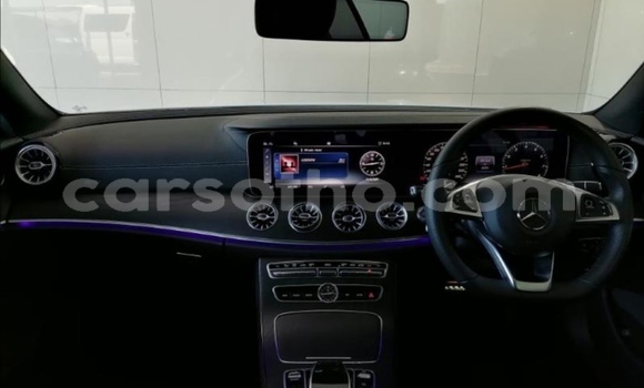 Sayi Na hannu Mercedes-Benz E–Class White Mota in Butha–Buthe a Thaba-Tseka Sayi Na hannu Mercedes-Benz E–Class White Mota in Butha–Buthe a Thaba-Tseka