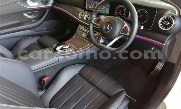 Sayi Na hannu Mercedes-Benz E–Class White Mota in Butha–Buthe a Thaba-Tseka Sayi Na hannu Mercedes-Benz E–Class White Mota in Butha–Buthe a Thaba-Tseka