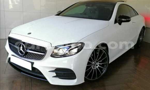 Sayi Na hannu Mercedes-Benz E–Class White Mota in Butha–Buthe a Thaba-Tseka Sayi Na hannu Mercedes-Benz E–Class White Mota in Butha–Buthe a Thaba-Tseka