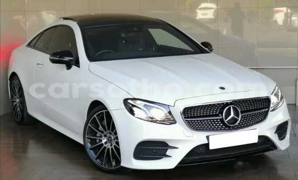 Sayi Na hannu Mercedes-Benz E–Class White Mota in Butha–Buthe a Thaba-Tseka Sayi Na hannu Mercedes-Benz E–Class White Mota in Butha–Buthe a Thaba-Tseka