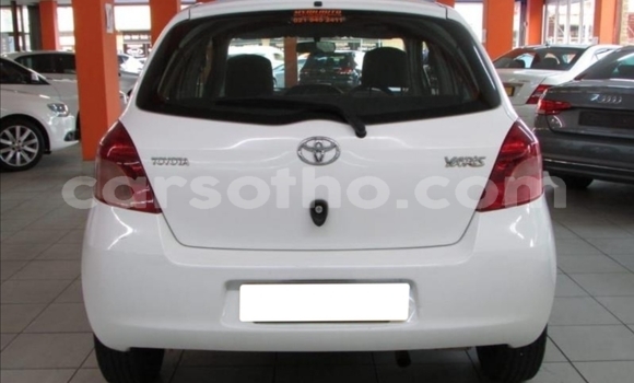 Sayi Na hannu Toyota Yaris White Mota in Butha–Buthe a Thaba-Tseka Sayi Na hannu Toyota Yaris White Mota in Butha–Buthe a Thaba-Tseka