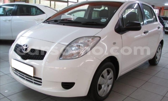 Sayi Na hannu Toyota Yaris White Mota in Butha–Buthe a Thaba-Tseka Sayi Na hannu Toyota Yaris White Mota in Butha–Buthe a Thaba-Tseka