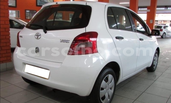Sayi Na hannu Toyota Yaris White Mota in Butha–Buthe a Thaba-Tseka Sayi Na hannu Toyota Yaris White Mota in Butha–Buthe a Thaba-Tseka