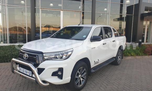 اشتري مستعمل Toyota Hilux White سيارة في Maputsoe في Leribe اشتري مستعمل Toyota Hilux White سيارة في Maputsoe في Leribe