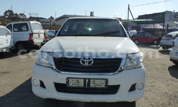 Sayi Na hannu Toyota Hilux Surf White Mota in Maseru a Maseru Sayi Na hannu Toyota Hilux Surf White Mota in Maseru a Maseru