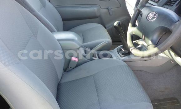 Sayi Na hannu Toyota Hilux Surf White Mota in Maseru a Maseru Sayi Na hannu Toyota Hilux Surf White Mota in Maseru a Maseru