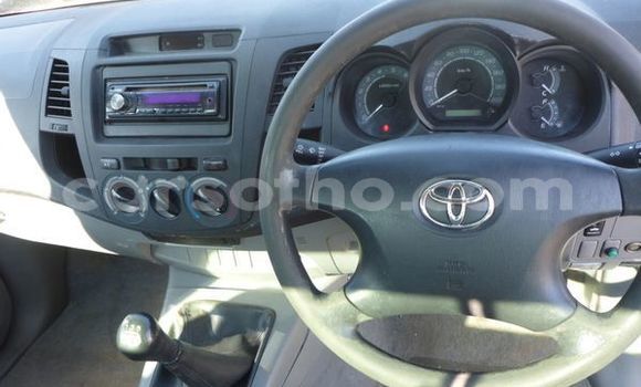 Sayi Na hannu Toyota Hilux Surf White Mota in Maseru a Maseru Sayi Na hannu Toyota Hilux Surf White Mota in Maseru a Maseru