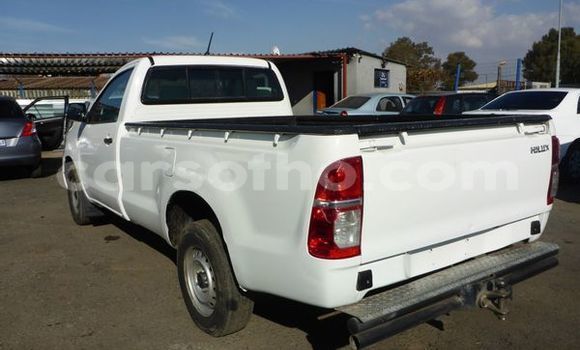 Sayi Na hannu Toyota Hilux Surf White Mota in Maseru a Maseru Sayi Na hannu Toyota Hilux Surf White Mota in Maseru a Maseru