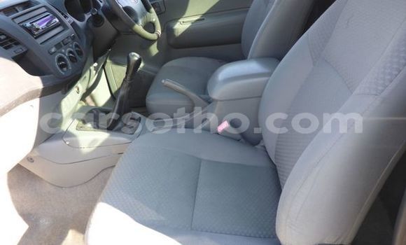 Sayi Na hannu Toyota Hilux Surf White Mota in Maseru a Maseru Sayi Na hannu Toyota Hilux Surf White Mota in Maseru a Maseru