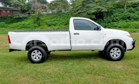 Sayi Na hannu Toyota Hilux White Mota in Maseru a Maseru Sayi Na hannu Toyota Hilux White Mota in Maseru a Maseru