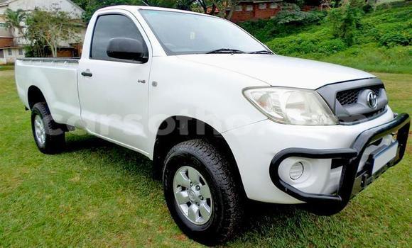 Sayi Na hannu Toyota Hilux White Mota in Maseru a Maseru Sayi Na hannu Toyota Hilux White Mota in Maseru a Maseru
