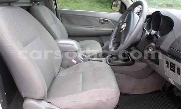 Sayi Na hannu Toyota Hilux White Mota in Maseru a Maseru Sayi Na hannu Toyota Hilux White Mota in Maseru a Maseru