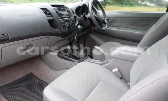 Sayi Na hannu Toyota Hilux White Mota in Maseru a Maseru Sayi Na hannu Toyota Hilux White Mota in Maseru a Maseru