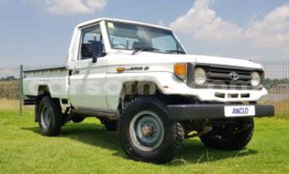 Buy Used Toyota Land Cruiser White Car in Maseru in Maseru Buy Used Toyota Land Cruiser White Car in Maseru in Maseru