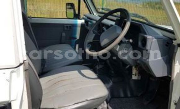 Buy Used Toyota Land Cruiser White Car in Maseru in Maseru Buy Used Toyota Land Cruiser White Car in Maseru in Maseru