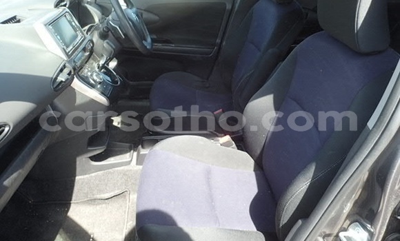 Sayi Na hannu Toyota Wish Silver Mota in Maputsoe a Leribe Sayi Na hannu Toyota Wish Silver Mota in Maputsoe a Leribe