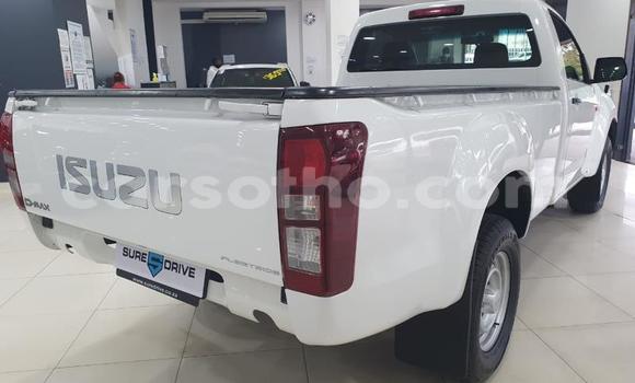 Acheter Occasion Voiture Isuzu KB Blanc à Maputsoa, Leribe Acheter Occasion Voiture Isuzu KB Blanc à Maputsoa, Leribe