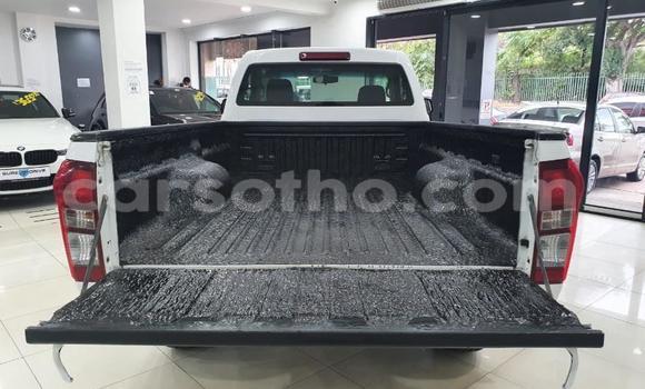 Acheter Occasion Voiture Isuzu KB Blanc à Maputsoa, Leribe Acheter Occasion Voiture Isuzu KB Blanc à Maputsoa, Leribe