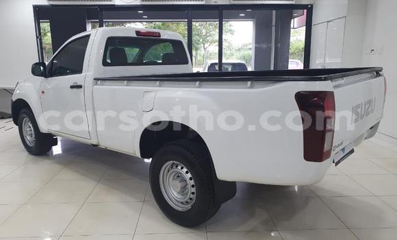Acheter Occasion Voiture Isuzu KB Blanc à Maputsoa, Leribe Acheter Occasion Voiture Isuzu KB Blanc à Maputsoa, Leribe