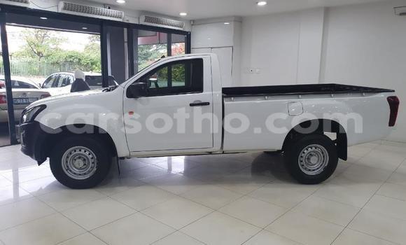 Acheter Occasion Voiture Isuzu KB Blanc à Maputsoa, Leribe Acheter Occasion Voiture Isuzu KB Blanc à Maputsoa, Leribe