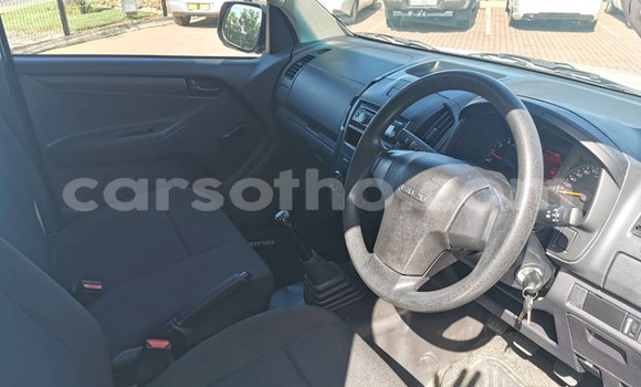 Acheter Occasion Voiture Isuzu KB Blanc à Maputsoa, Leribe Acheter Occasion Voiture Isuzu KB Blanc à Maputsoa, Leribe