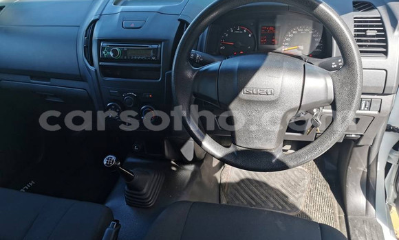 Acheter Occasion Voiture Isuzu KB Blanc à Maputsoa, Leribe Acheter Occasion Voiture Isuzu KB Blanc à Maputsoa, Leribe
