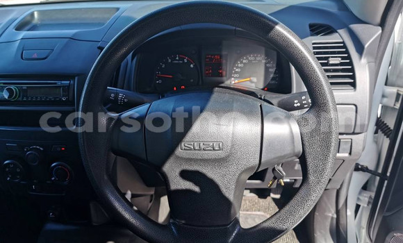 Acheter Occasion Voiture Isuzu KB Blanc à Maputsoa, Leribe Acheter Occasion Voiture Isuzu KB Blanc à Maputsoa, Leribe
