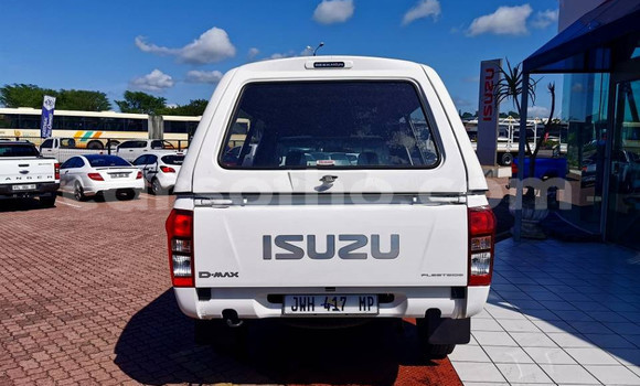 Acheter Occasion Voiture Isuzu KB Blanc à Maputsoa, Leribe Acheter Occasion Voiture Isuzu KB Blanc à Maputsoa, Leribe