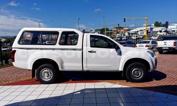 Acheter Occasion Voiture Isuzu KB Blanc à Maputsoa, Leribe Acheter Occasion Voiture Isuzu KB Blanc à Maputsoa, Leribe