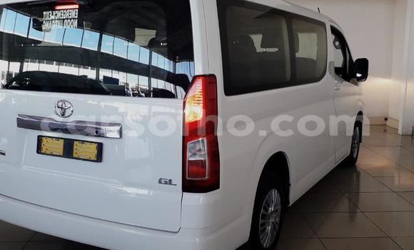 Acheter Occasion Voiture Toyota Hiace Blanc à Maputsoa, Leribe Acheter Occasion Voiture Toyota Hiace Blanc à Maputsoa, Leribe