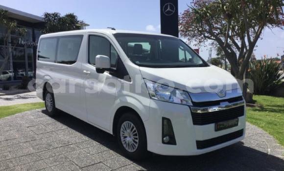 Acheter Occasion Voiture Toyota Hiace Blanc à Maputsoa, Leribe Acheter Occasion Voiture Toyota Hiace Blanc à Maputsoa, Leribe
